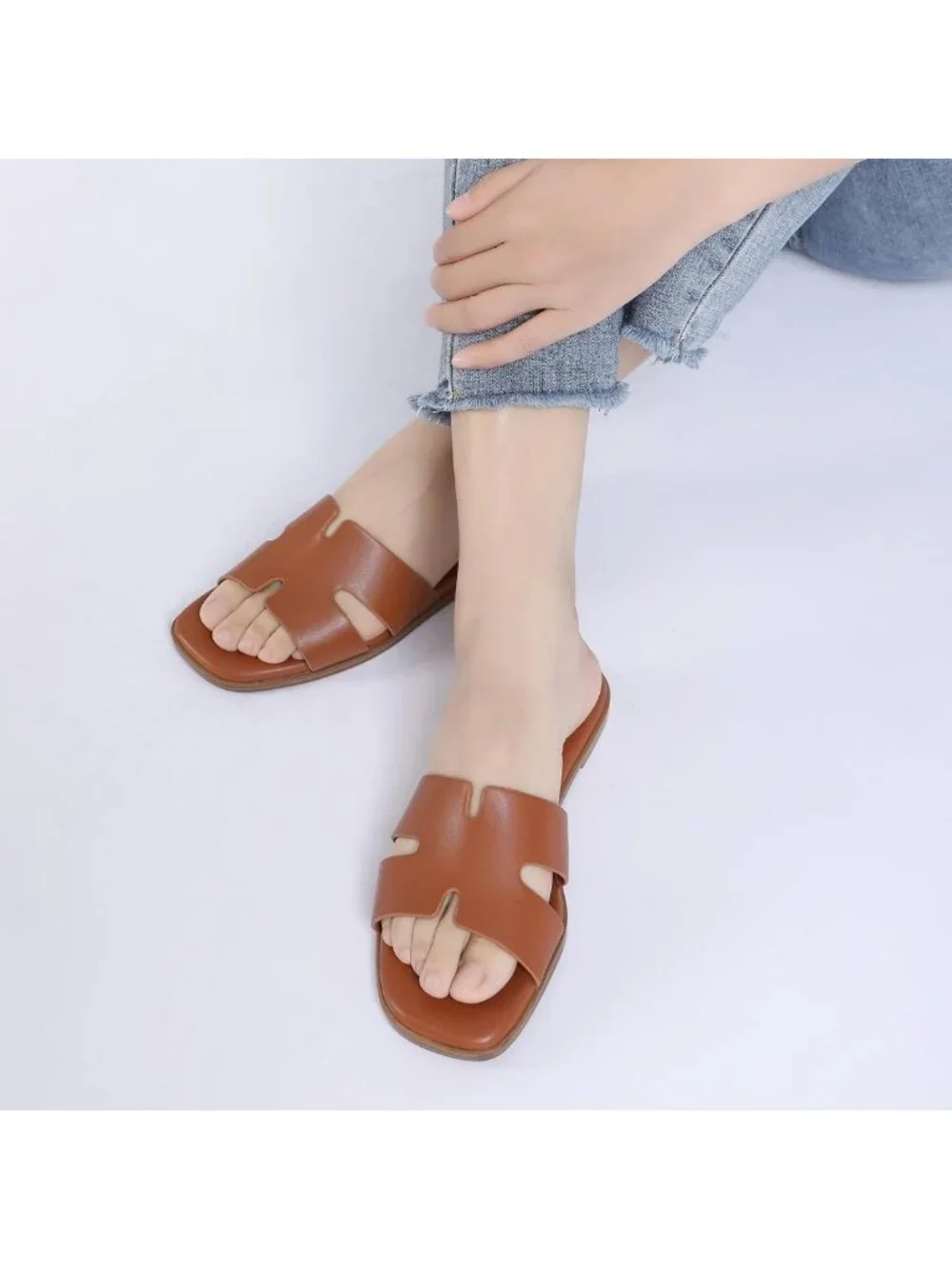 Stylish Women's Flat Slide Sandals - Comfortable Leather Slip-On for Dressy